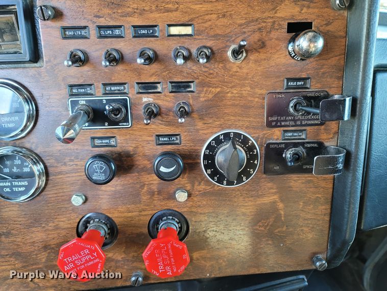 image for item LN9633 1998 Peterbilt 379  dump truck