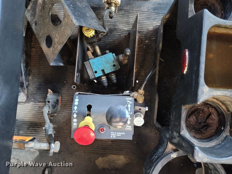 image for item LN9633 1998 Peterbilt 379  dump truck