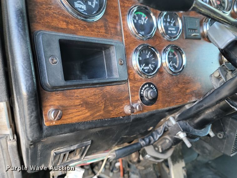 image for item LN9633 1998 Peterbilt 379  dump truck