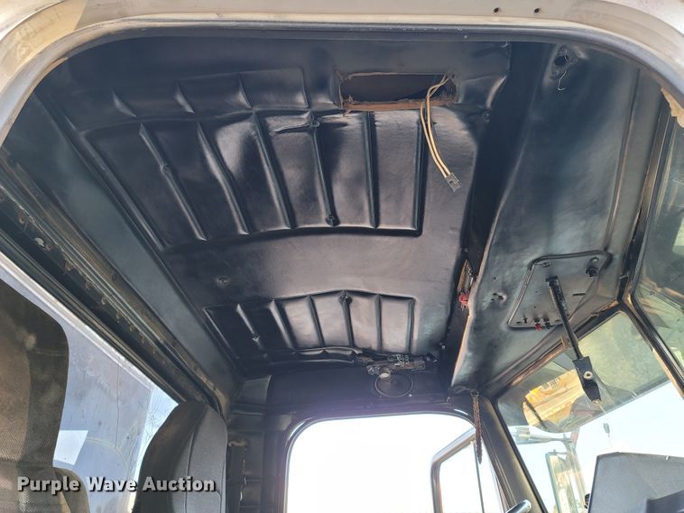 image for item LN9633 1998 Peterbilt 379  dump truck