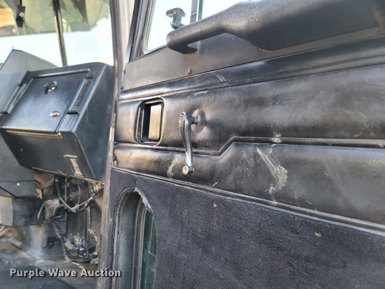 image for item LN9633 1998 Peterbilt 379  dump truck