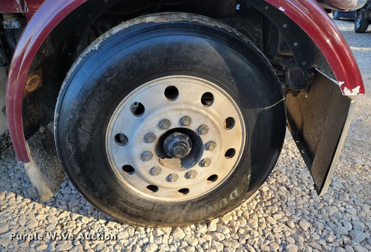 image for item LN9633 1998 Peterbilt 379  dump truck