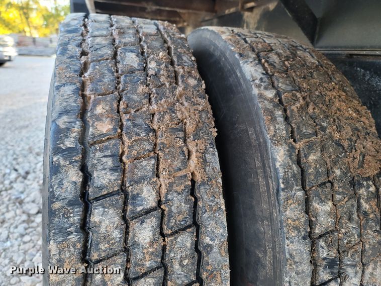 image for item LN9633 1998 Peterbilt 379  dump truck