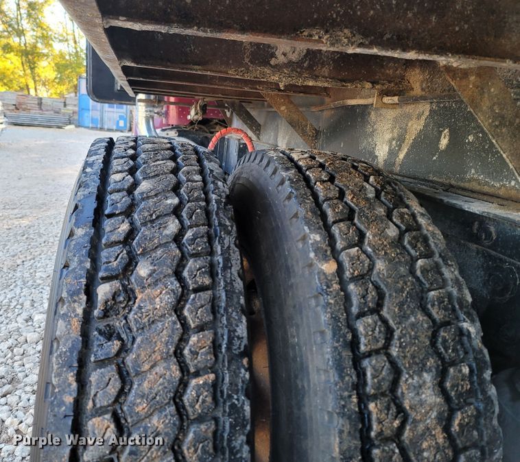 image for item LN9633 1998 Peterbilt 379  dump truck