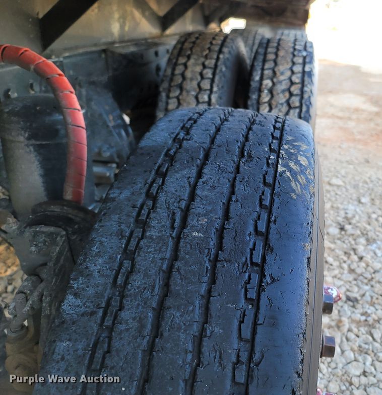 image for item LN9633 1998 Peterbilt 379  dump truck