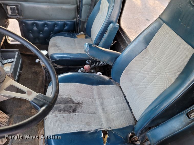 image for item LN9634 1991 Kenworth T660  dump truck