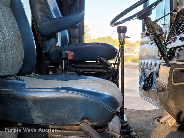 image for item LN9634 1991 Kenworth T660  dump truck