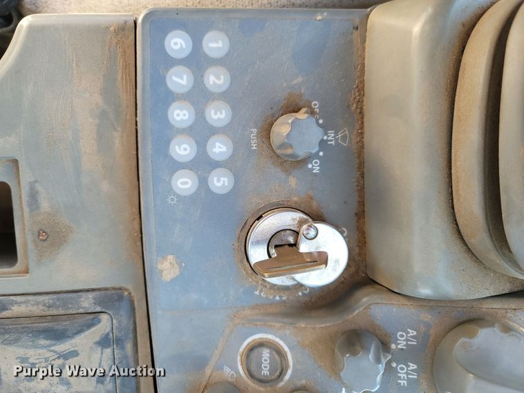 image for item LN9683 2014 John Deere 350G  excavator