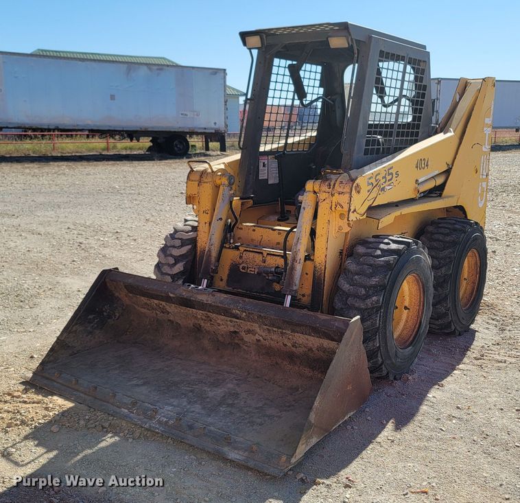 image for item LN9686 1999 Gehl SL5635SX  skid steer loader