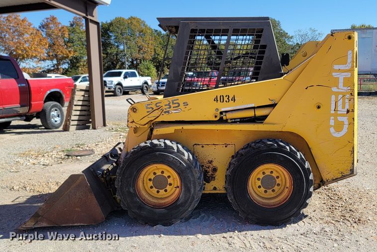 image for item LN9686 1999 Gehl SL5635SX  skid steer loader