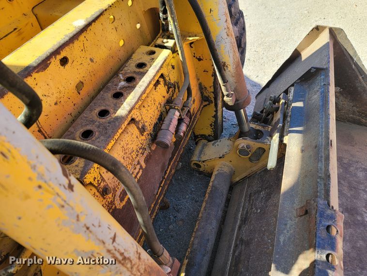 image for item LN9686 1999 Gehl SL5635SX  skid steer loader