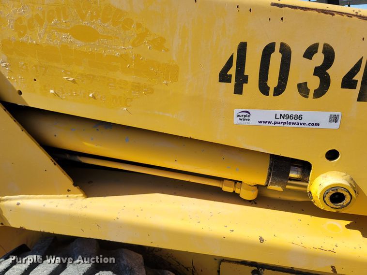 image for item LN9686 1999 Gehl SL5635SX  skid steer loader