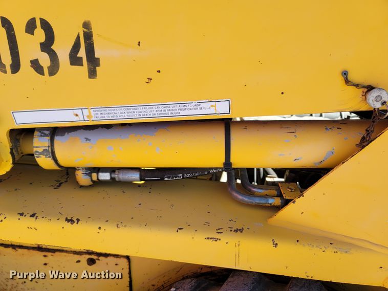 image for item LN9686 1999 Gehl SL5635SX  skid steer loader