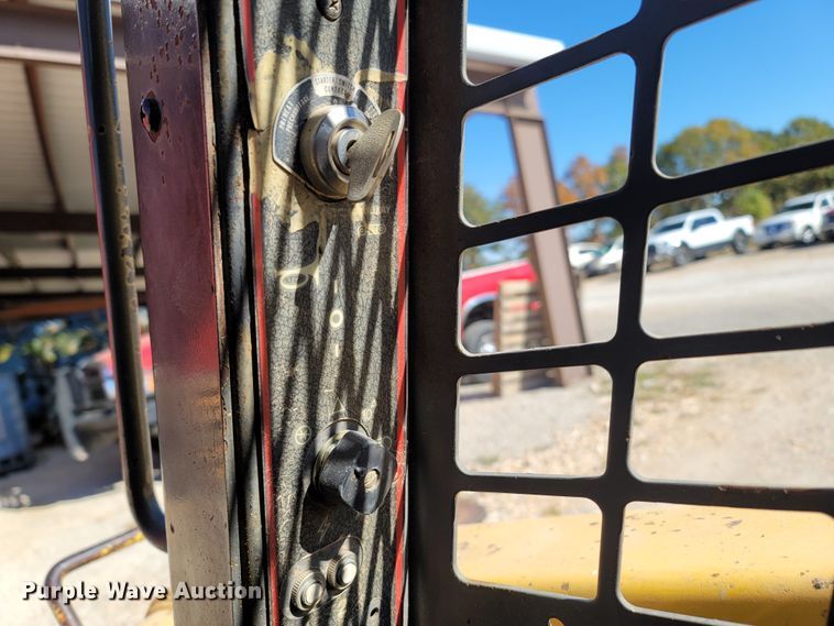 image for item LN9686 1999 Gehl SL5635SX  skid steer loader