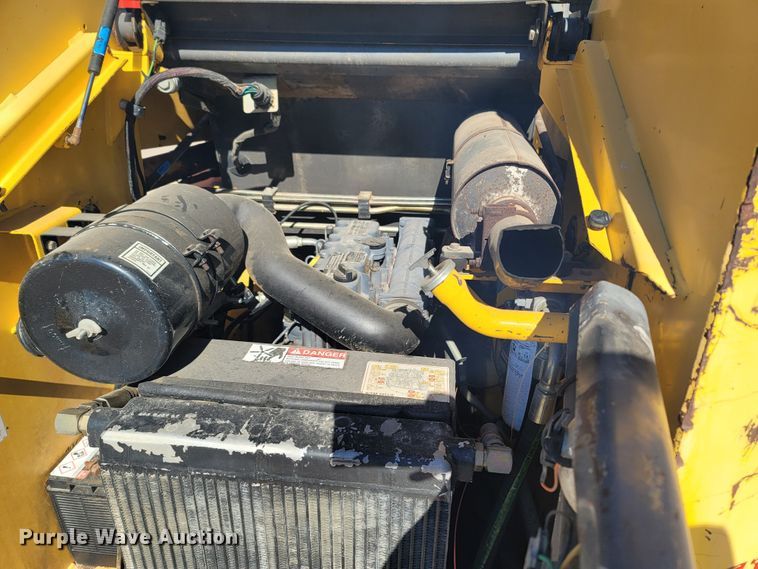 image for item LN9686 1999 Gehl SL5635SX  skid steer loader