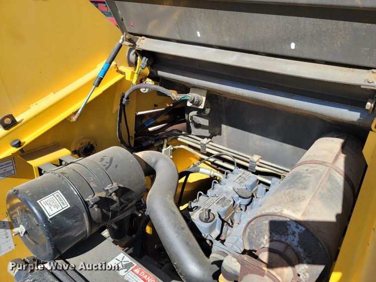 image for item LN9686 1999 Gehl SL5635SX  skid steer loader