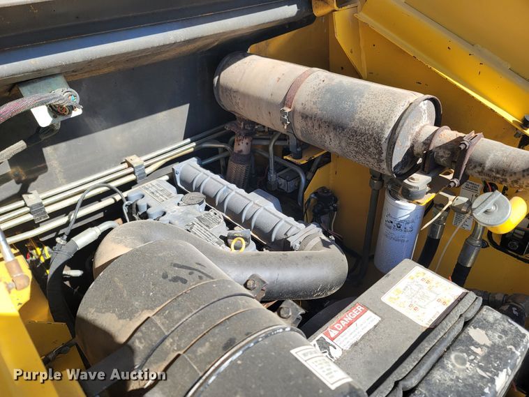 image for item LN9686 1999 Gehl SL5635SX  skid steer loader