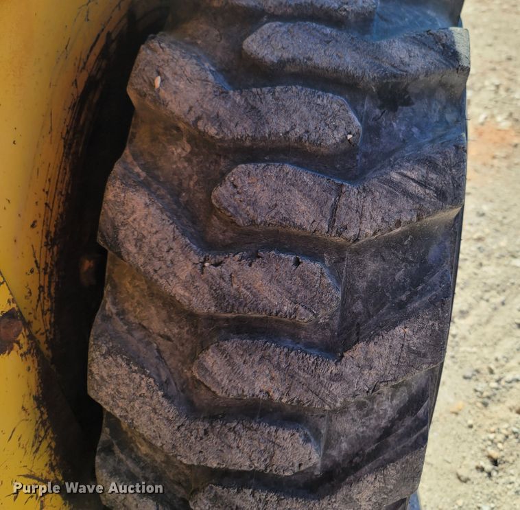 image for item LN9686 1999 Gehl SL5635SX  skid steer loader