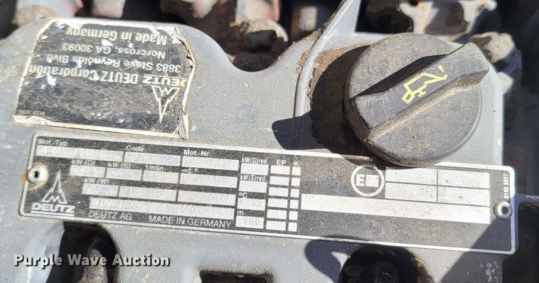 image for item LN9686 1999 Gehl SL5635SX  skid steer loader