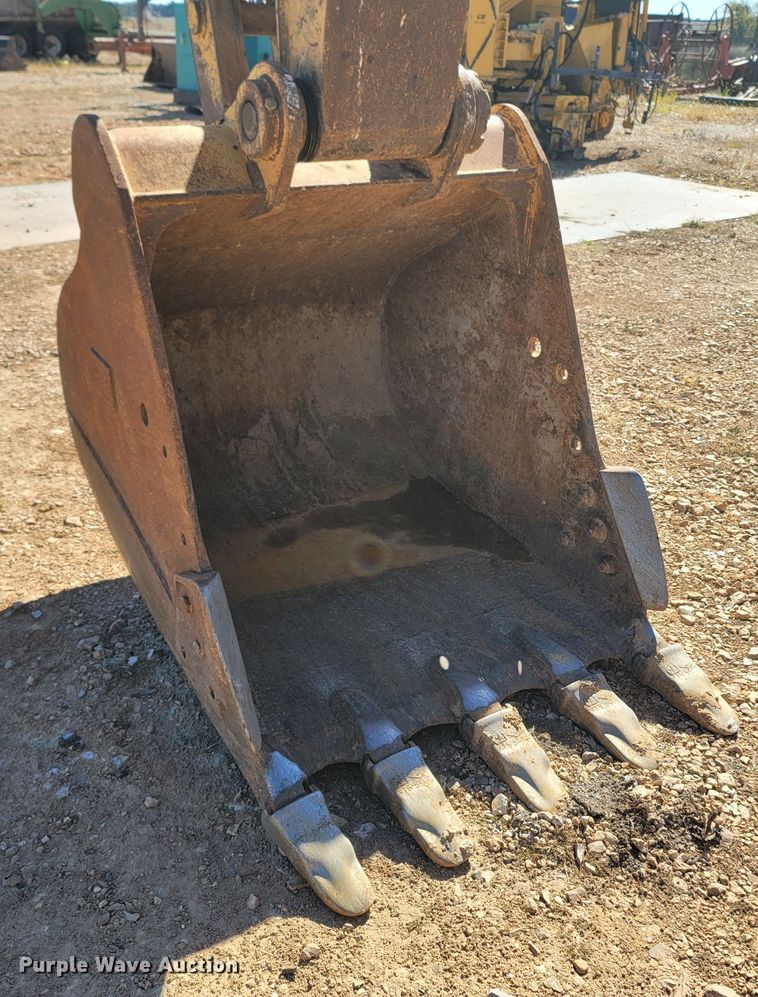 image for item LN9687 2005 Caterpillar 325C  excavator