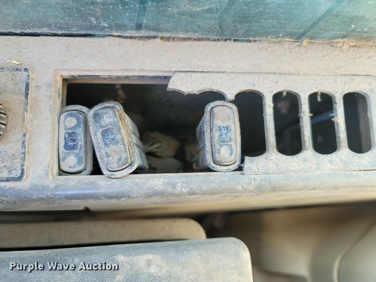 image for item LN9687 2005 Caterpillar 325C  excavator