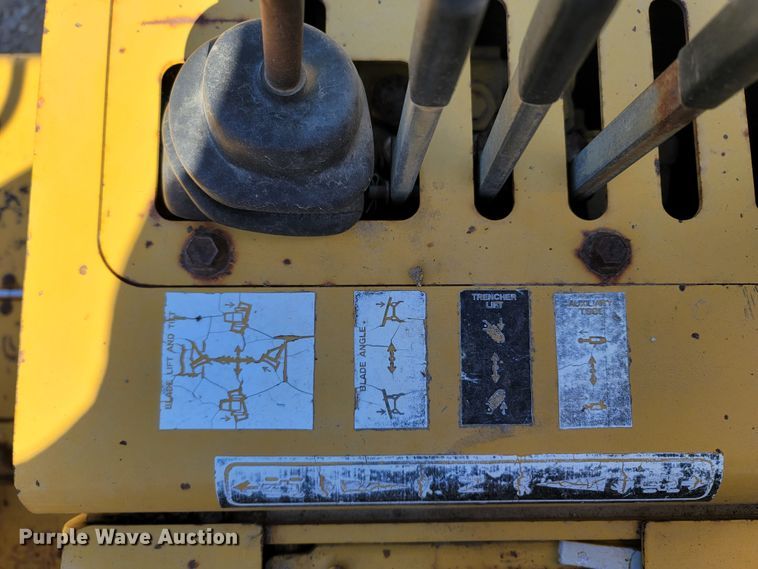 image for item LN9689 1997 Vermeer V4150A  trencher