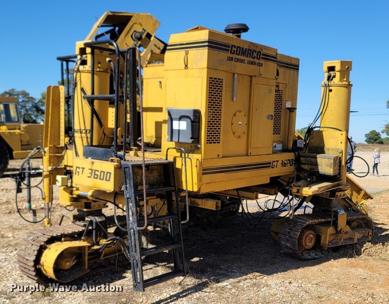 image for item LN9692 2003 Gomaco GT3600  curb machine