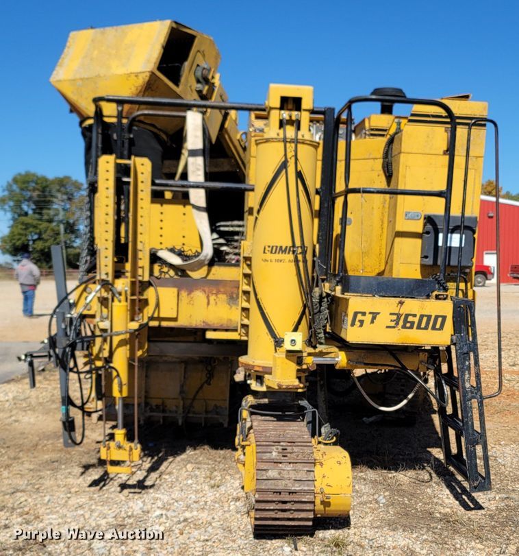 image for item LN9692 2003 Gomaco GT3600  curb machine