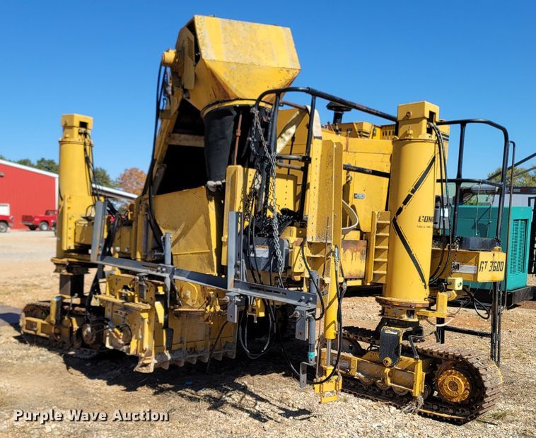 image for item LN9692 2003 Gomaco GT3600  curb machine