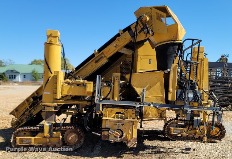 image for item LN9692 2003 Gomaco GT3600  curb machine