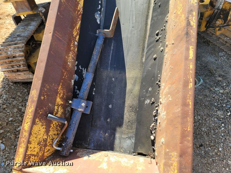 image for item LN9692 2003 Gomaco GT3600  curb machine