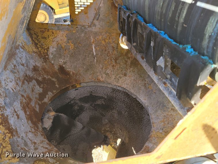 image for item LN9692 2003 Gomaco GT3600  curb machine