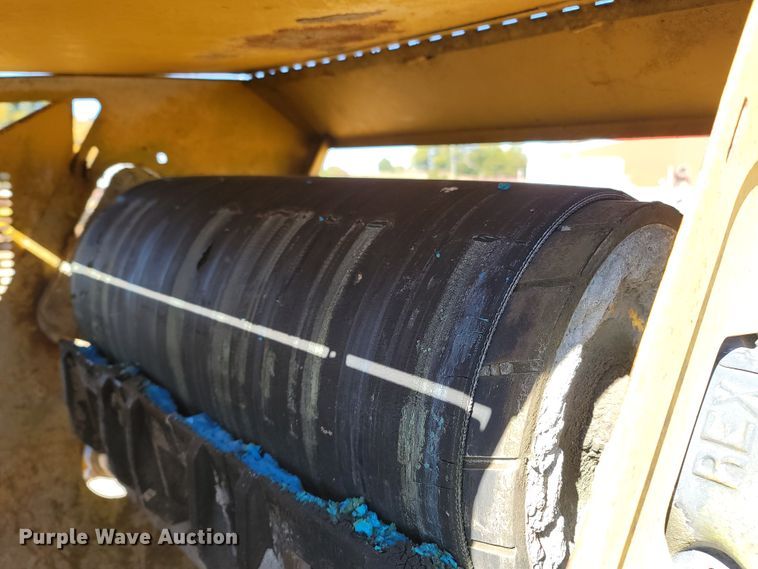 image for item LN9692 2003 Gomaco GT3600  curb machine