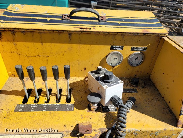 image for item LN9692 2003 Gomaco GT3600  curb machine