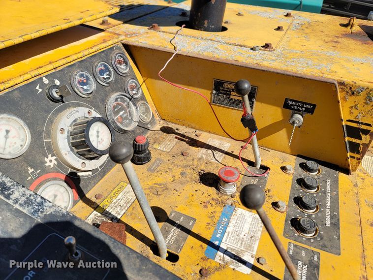 image for item LN9692 2003 Gomaco GT3600  curb machine