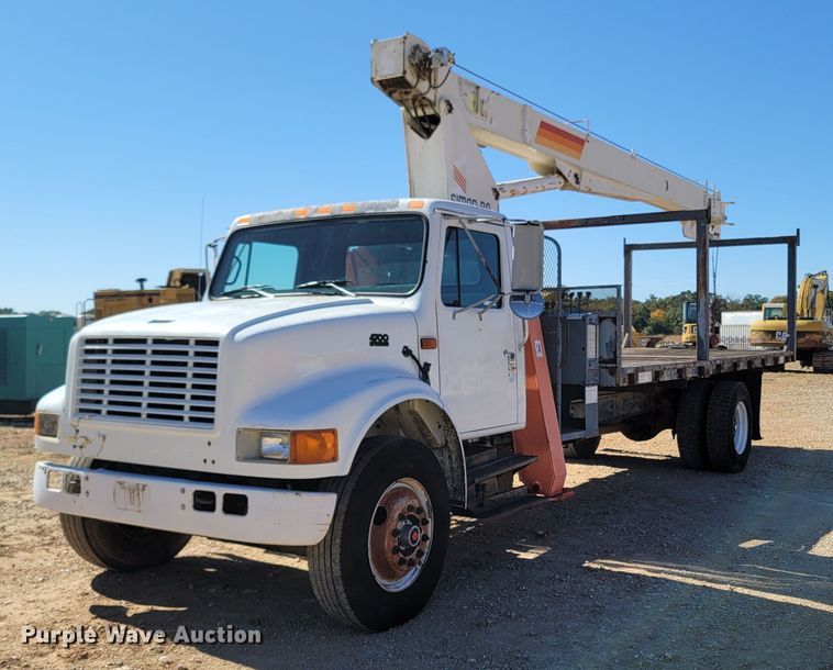 image for item LN9693 1994 International 4700  crane truck