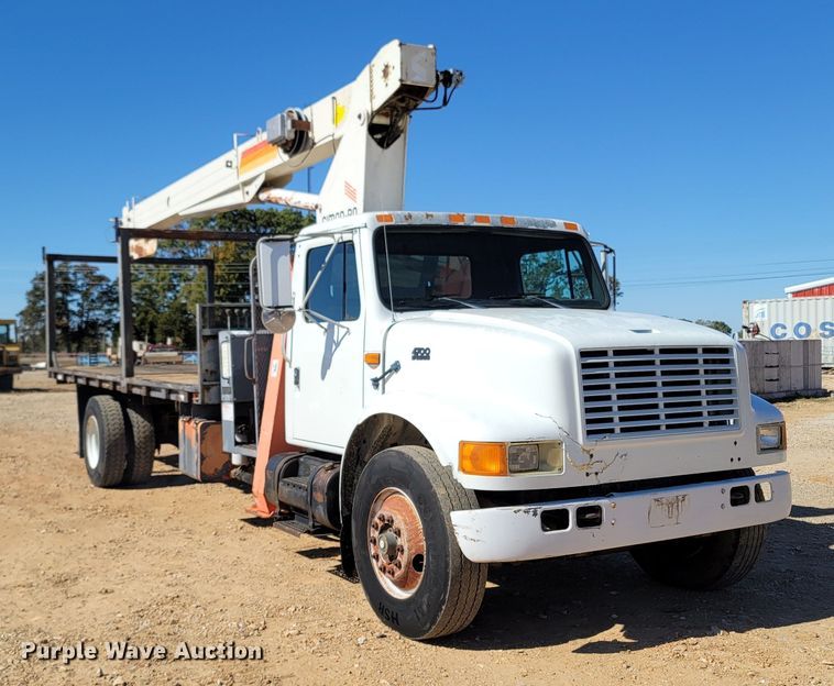 image for item LN9693 1994 International 4700  crane truck