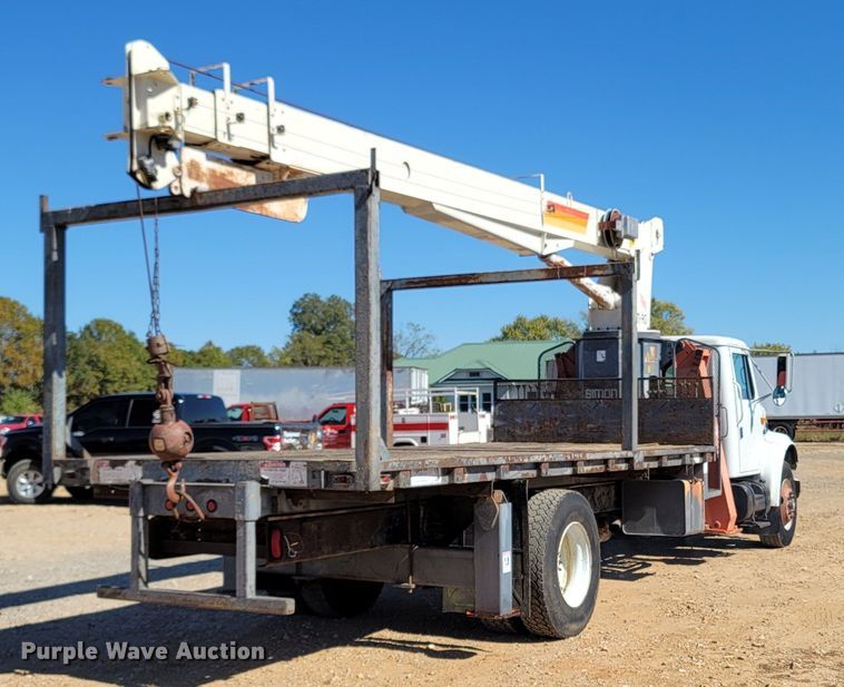 image for item LN9693 1994 International 4700  crane truck