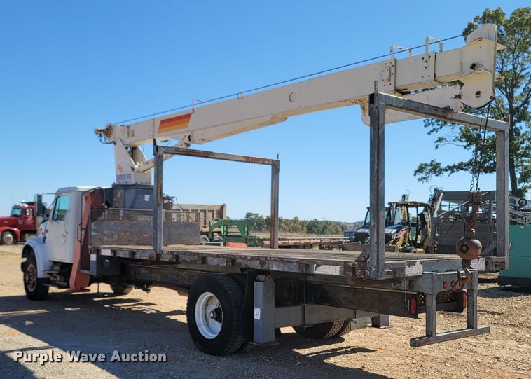 image for item LN9693 1994 International 4700  crane truck