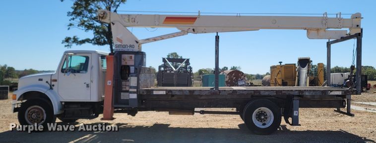 image for item LN9693 1994 International 4700  crane truck