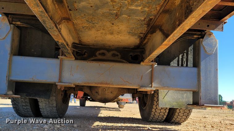 image for item LN9693 1994 International 4700  crane truck