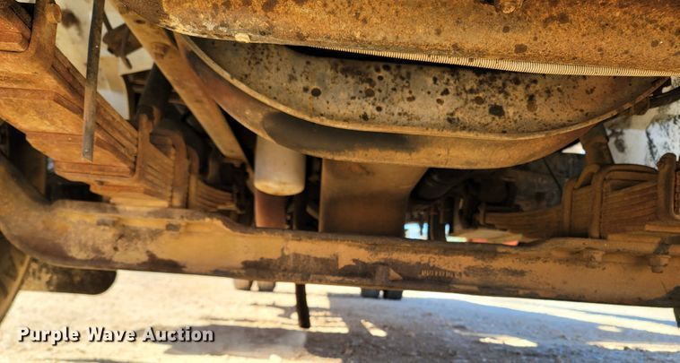 image for item LN9693 1994 International 4700  crane truck