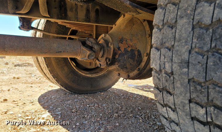 image for item LN9693 1994 International 4700  crane truck