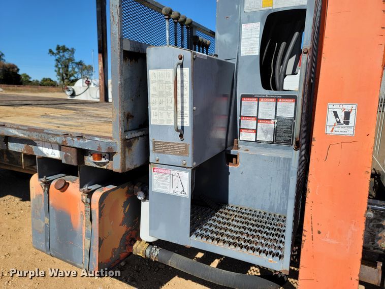 image for item LN9693 1994 International 4700  crane truck