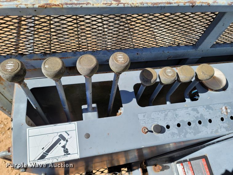 image for item LN9693 1994 International 4700  crane truck