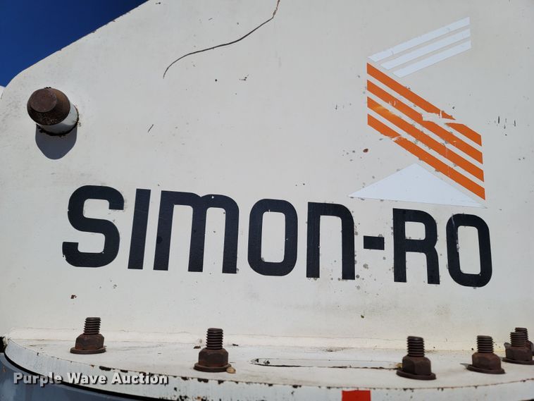 image for item LN9693 1994 International 4700  crane truck