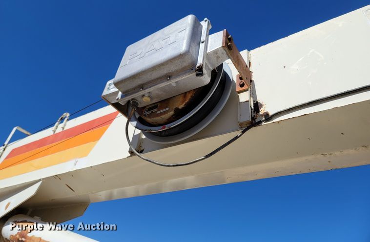 image for item LN9693 1994 International 4700  crane truck