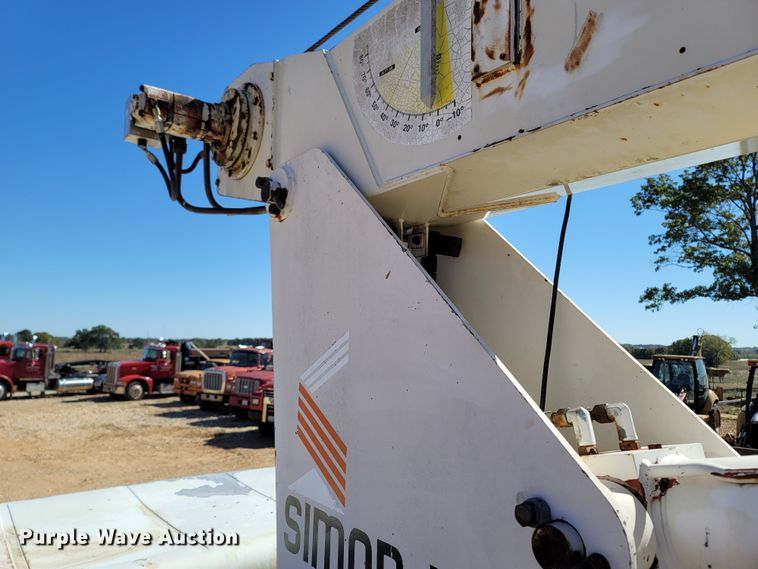 image for item LN9693 1994 International 4700  crane truck