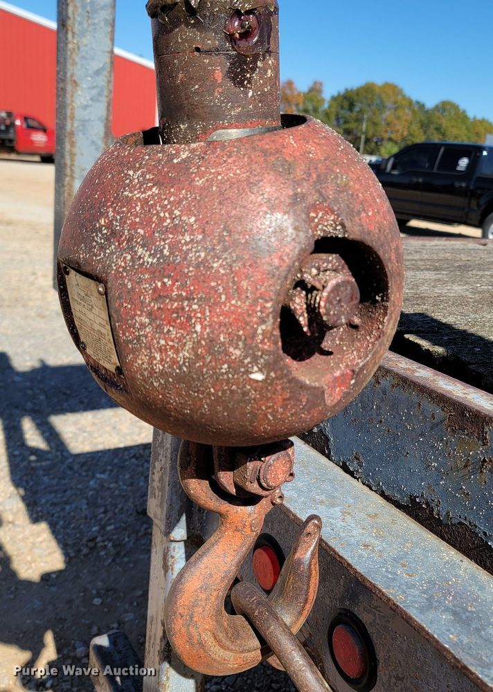 image for item LN9693 1994 International 4700  crane truck