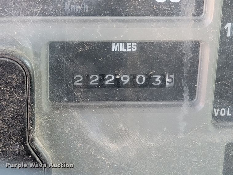 image for item LN9693 1994 International 4700  crane truck